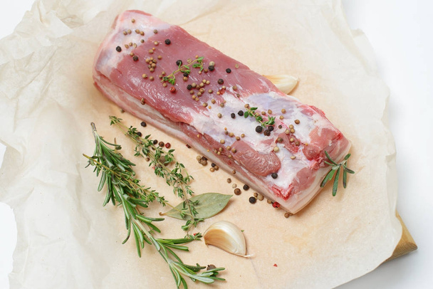 Raw pork with rosemary and spices - Foto, Bild