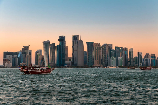 Doha wolkenkrabbers en Dusk - Foto, afbeelding