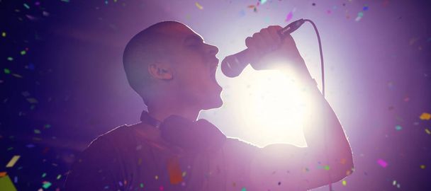  singer performing at illuminated nightclub - Foto, immagini