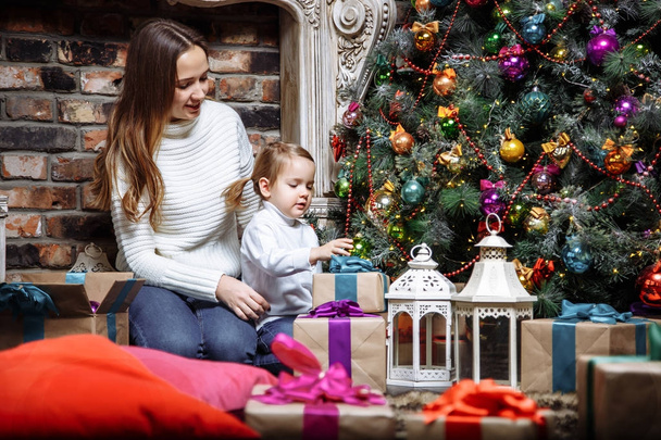 Happy family with christmas gifts - Fotoğraf, Görsel