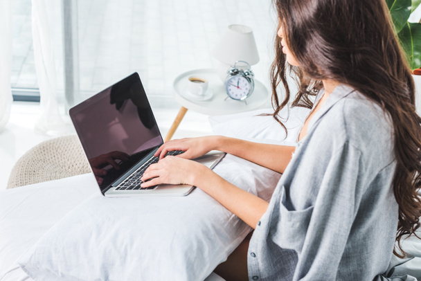 young woman with laptop at home - Foto, Bild