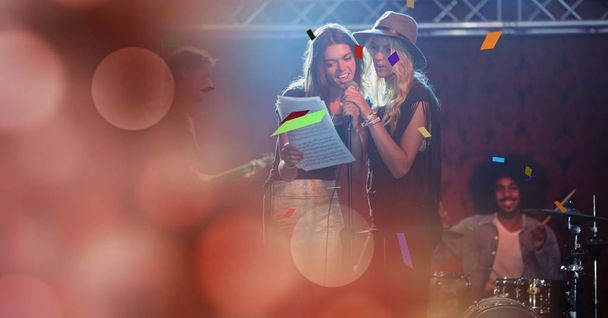 girls singing at concert - Foto, Bild