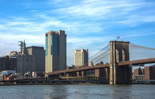 Вид на Бруклинский мост в Нью-Йорке - Фото, изображение