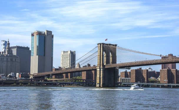 Προβολή της Γέφυρας του Μπρούκλιν στη Νέα Υόρκη - Φωτογραφία, εικόνα