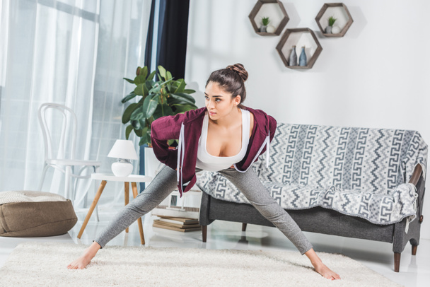 girl exercising at home - Foto, afbeelding