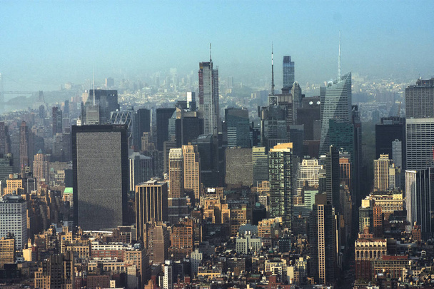 New Yorker Wolkenkratzer auf dem Dach der Stadt. - Foto, Bild