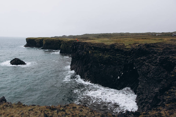 море, скалы и луга
 - Фото, изображение