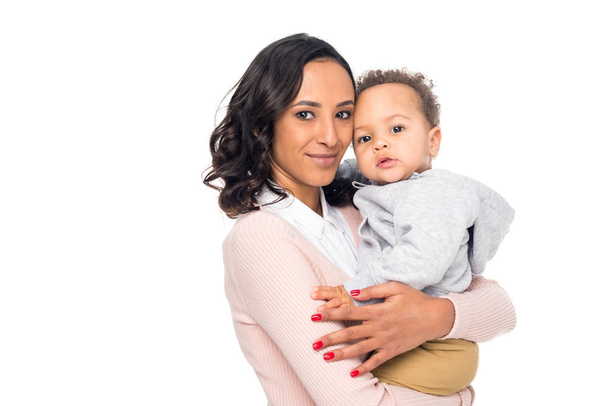 Afro-Amerikaanse moeder met kindje  - Foto, afbeelding