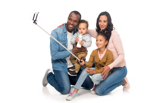 Famille afro-américaine prenant selfie
 - Photo, image