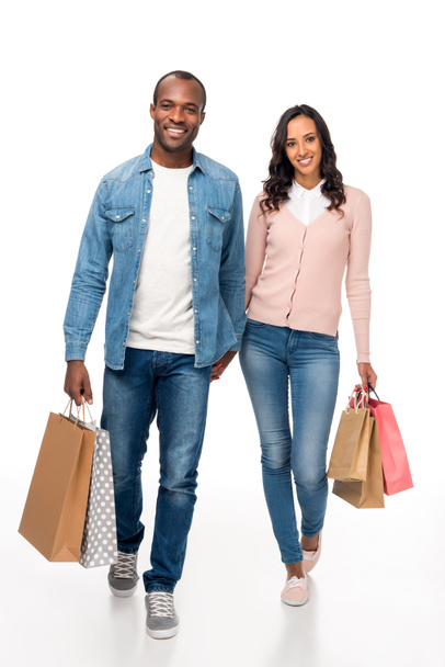 pareja afroamericana con bolsas de compras
 - Foto, Imagen