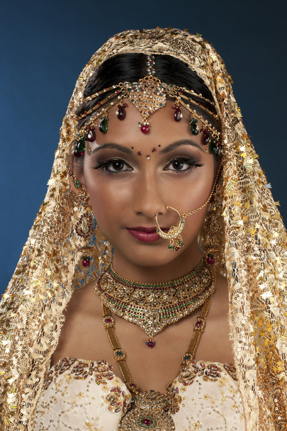 美しい若いインドの花嫁 - 写真・画像
