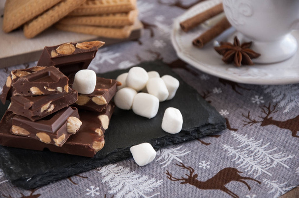 Chocolate, marshmallow e biscoitos
. - Foto, Imagem