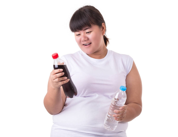 Fat Asian woman wearing white t-shirt and choosing soft drink or - Foto, Imagen