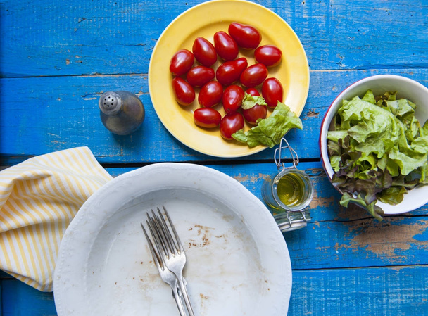 Используемая тарелка - свежий салат
 - Фото, изображение