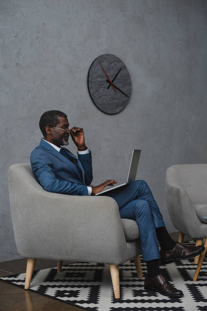 businessman working with laptop - Фото, зображення