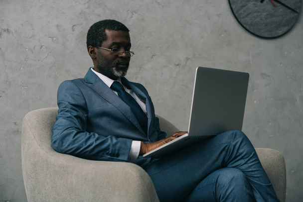 businessman working with laptop - Фото, изображение