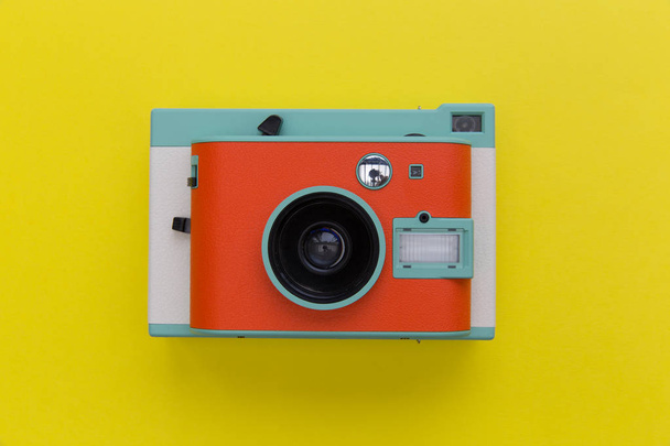 Orange retro camera  - Φωτογραφία, εικόνα