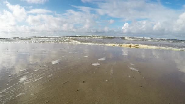 Surf del Mar Báltico en Polonia, cámara en el surf
 - Metraje, vídeo