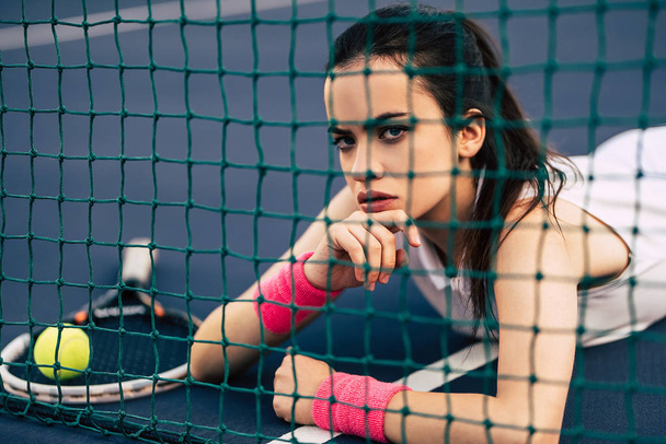 Girl on tennis court - Zdjęcie, obraz