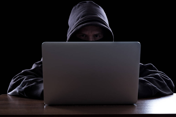 Anonymous hacker in the dark - Φωτογραφία, εικόνα