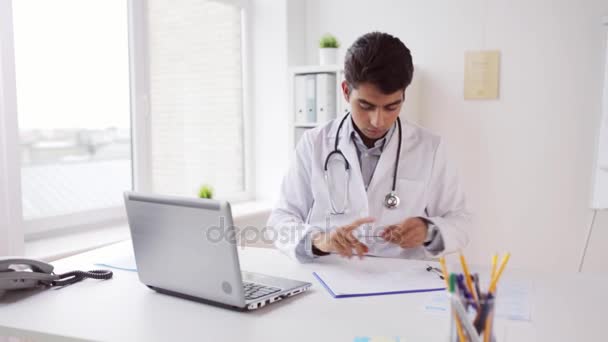 male doctor with laptop and cardiogram at hospital - Filmmaterial, Video
