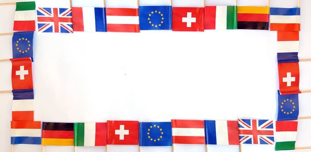 Drapeaux nationaux de différents pays cadre
 - Photo, image
