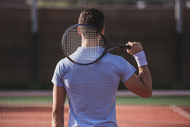 Man playing tennis - 写真・画像