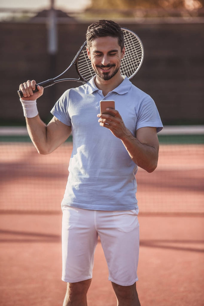 Tennissende man - Foto, afbeelding