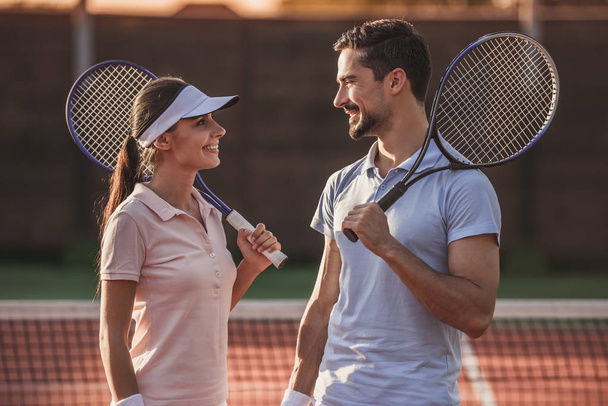Couple playing tennis - Foto, immagini