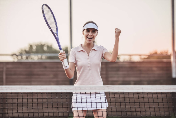 Girl playing tennis - Fotoğraf, Görsel