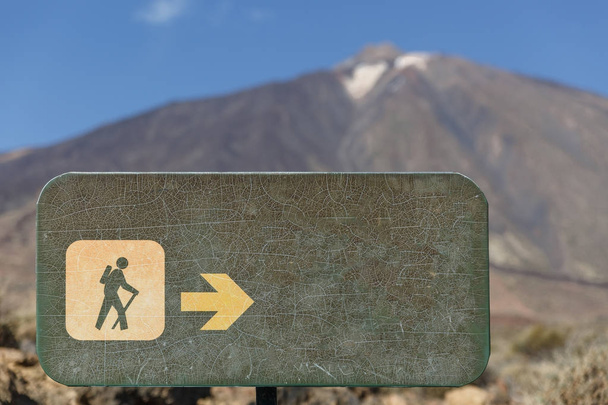 Vihreä juliste, jossa on kävelijän piirustus, Teide volcan
 - Valokuva, kuva