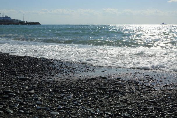 Морской пляж Rifa в Сочи, Российская Федерация. Выбранный фокус
. - Фото, изображение