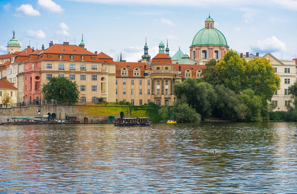 Панорама видом на Прагу
 - Фото, зображення