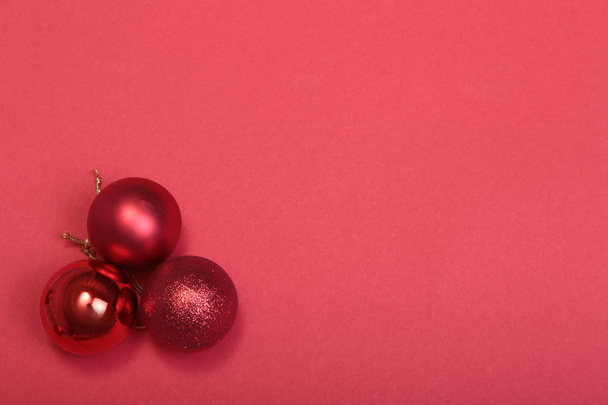 Red christmas balls on a red background - Fotografie, Obrázek