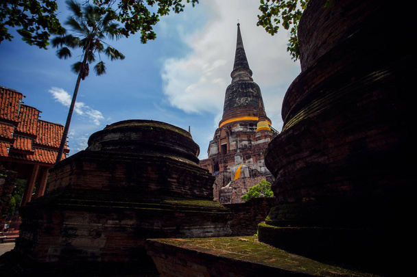 wat yai chai monkol templo mais importante destino de viagem
  - Foto, Imagem