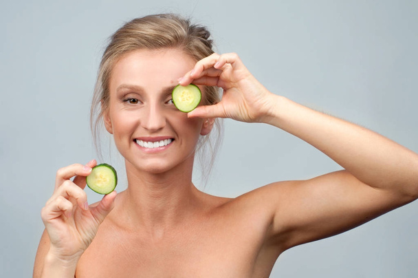Beauty - the natural way. Facial mask with cucumber. - Photo, Image