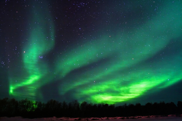 Fondo que muestra luces boreales en el cielo
 - Foto, imagen