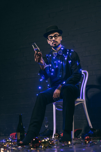 man with champagne and christmas lights - Foto, afbeelding
