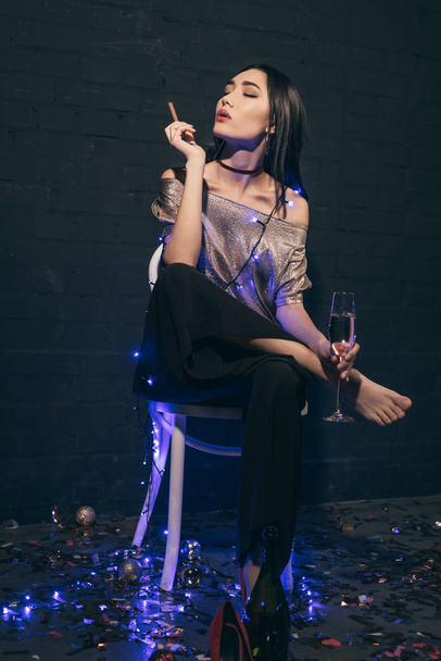 asian woman with cigar and champagne - Foto, Imagem
