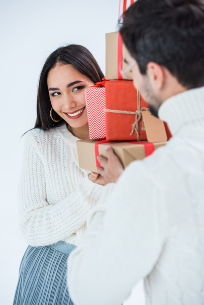 couple holding christmas gifts - Foto, immagini