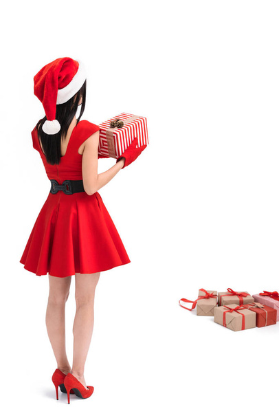 femme en costume de Père Noël avec cadeau
 - Photo, image