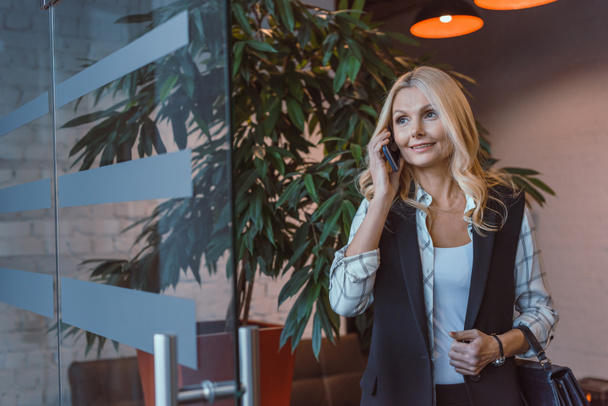 businesswoman talking by phone - Photo, Image