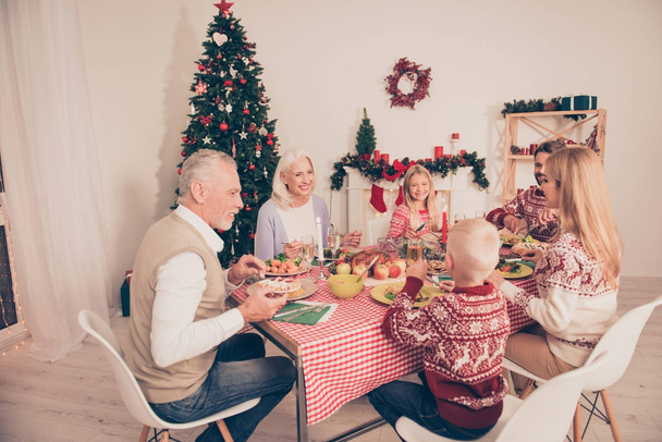 Bon appetite to six cheerful relatives, setted festive desktop,  - Foto, imagen