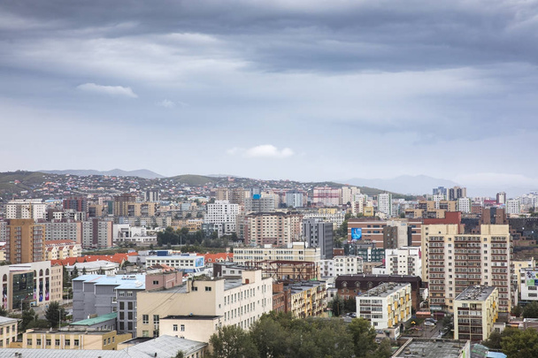 cidade de Ulaanbaatar com céu cinza
 - Foto, Imagem