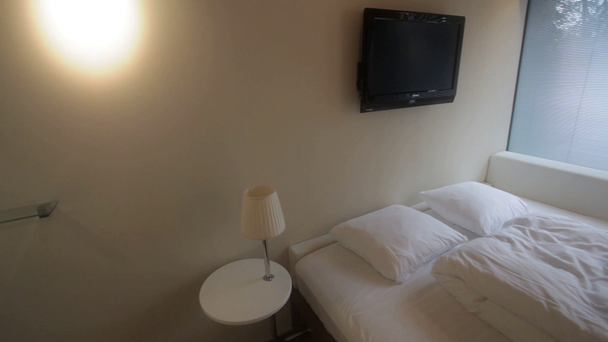Погляд всередині дизайнерської кімнати готелю
 - Кадри, відео