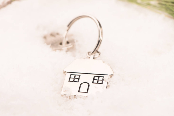 Chiave di casa nella neve
 - Foto, immagini