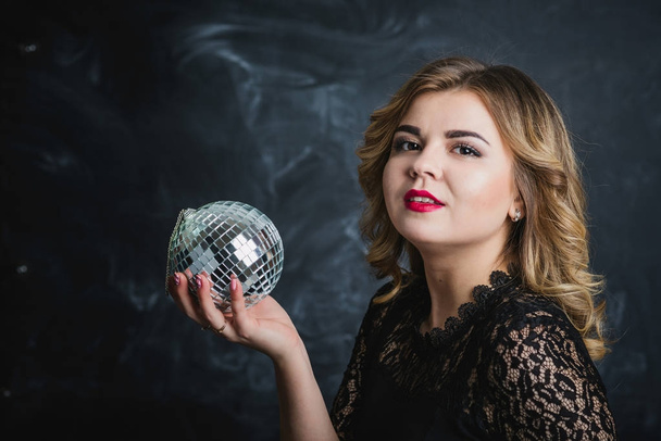 portrait of the blonde with disco ball in hand - Фото, изображение