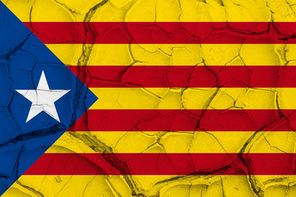 Itsenäisyys Katalonian lippu säröillä tausta
. - Valokuva, kuva