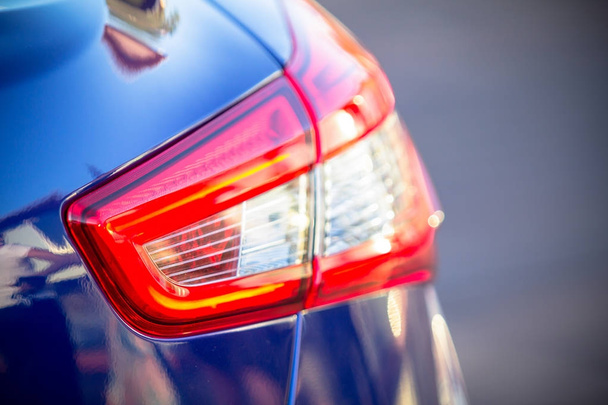 Luxus kék autó hátsó lámpája - Fotó, kép