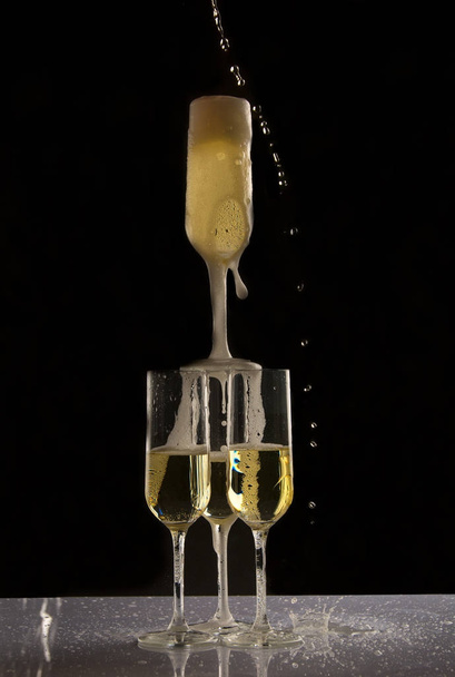 Négy pezsgős pohár  - Fotó, kép